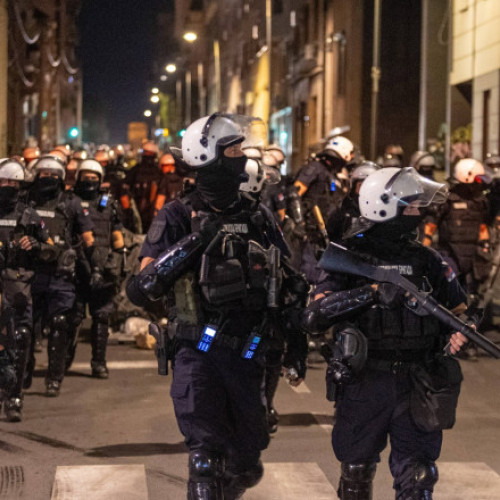 Video&Foto Violențe la protestele antiguvernamentale din Serbia. Poliția, acuzată de brutalitate împotriva manifestanților