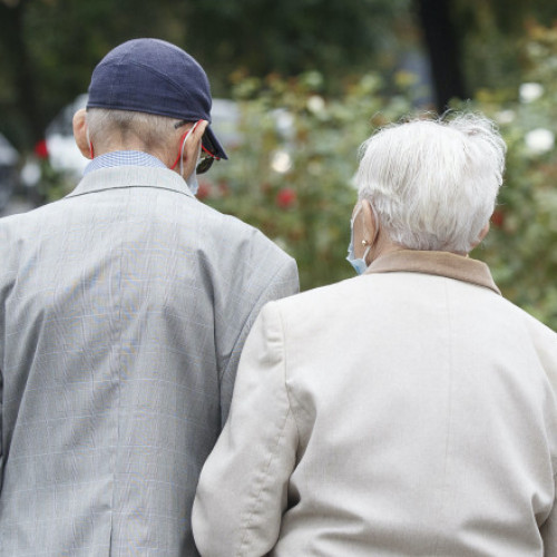 Un pensionar chinez, pe cale să-și părăsească familia pentru o iubită artificială