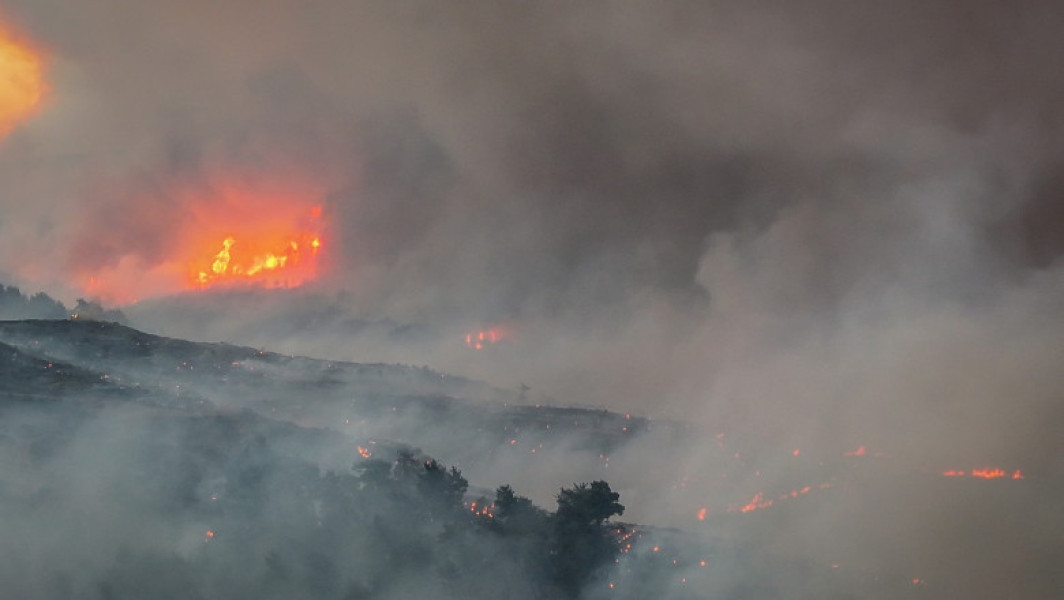Incendiul din provincia Canakkale a forțat evacuarea a peste 250 de persoane