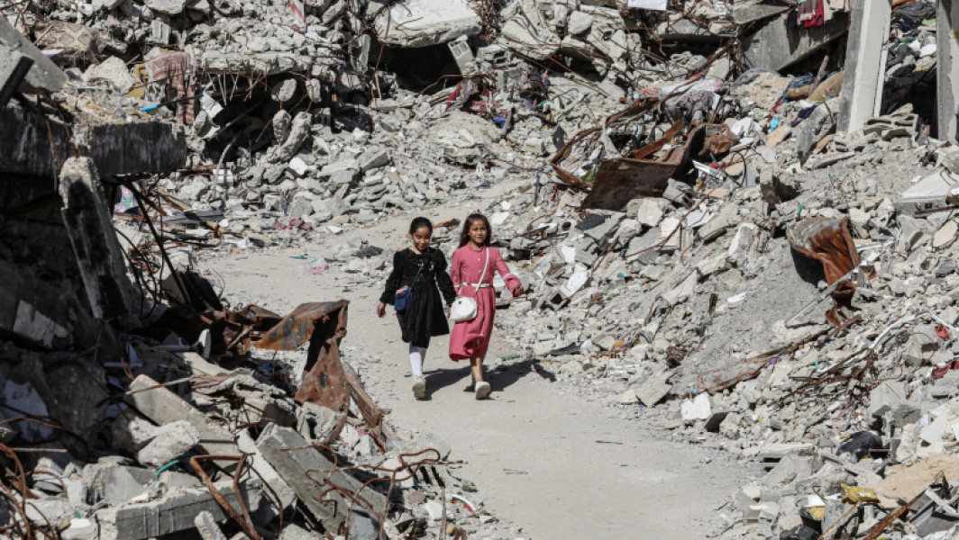 Israelul duce o campanie de infometare în fâșia Gaza, a declarat Amnesty International într-un comunicat publicat luni, în contextul în care ONU și numeroase ONG-uri avertizează asupra riscului de foamete iminentă în teritoriul palestinian devastat de război. Organizația pentru drepturile omului susține că această campanie "distruge sistematic sănătatea, bunăstarea și structura socială" din Gaza.