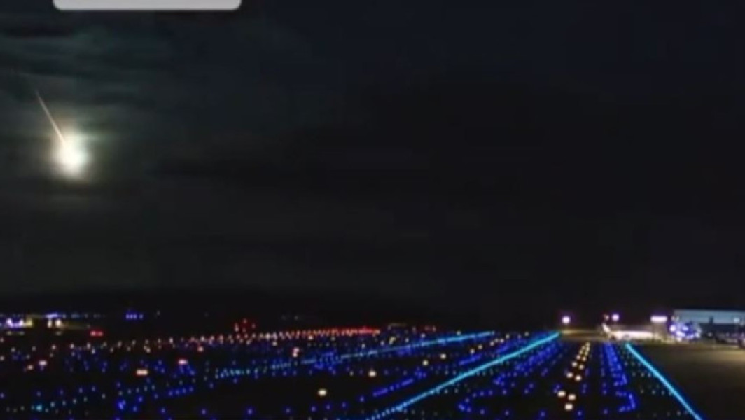 O minge de foc a luminat cerul Japoniei într-un moment spectaculos
