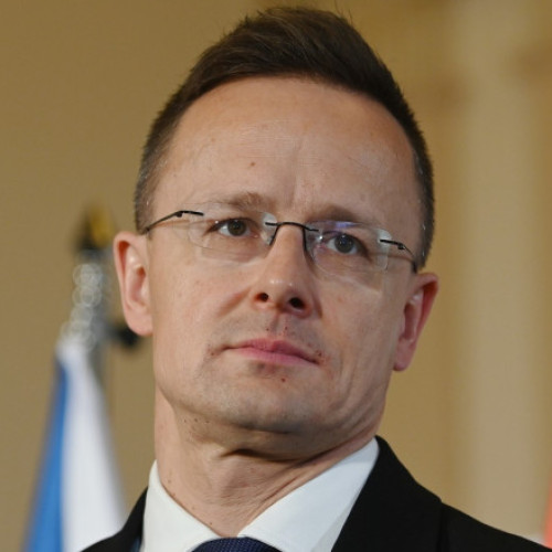 Ungaria și-a reafirmat disponibilitatea de a găzdui negocieri de pace între Rusia și Ucraina, spunând că este pregătită să ofere condiții adecvate pentru astfel de întâlniri. Ministrul de externe ungar Peter Szijjarto a menționat joi, într-un podcast difuzat pe Facebook, că țara sa a făcut deja două oferte pentru organizarea acestor discuții și că oferta rămâne valabilă. El a afirmat că Ungaria este încântată să contribuie la succesul eforturilor de pace, adăugând că, dacă va fi nevoie, țara sa va sprijini orice process de acest gen.