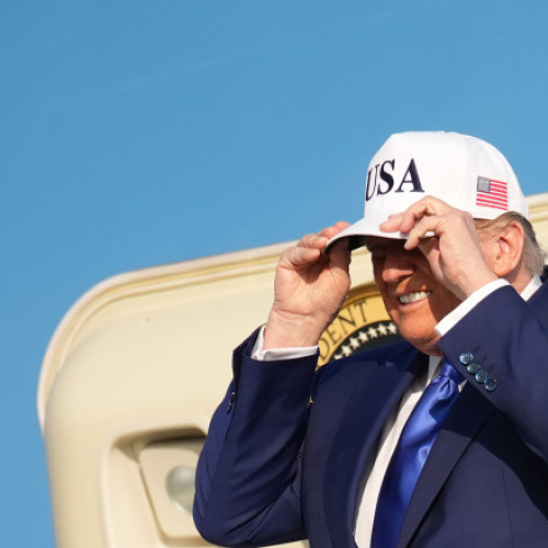 O decizie importantă a fost luată joi de o curte de apel din statul american New York, care a anulat o amendă civila de 464 de milioane de dolari impusă fostului președinte Donald Trump în februarie 2024. Aceasta a fost aplicată pentru fraudă financiară, fiind acuzat de supraevaluarea activelor imobiliare pentru obținerea unor credite mai avantajoase și scutiri de impozite.