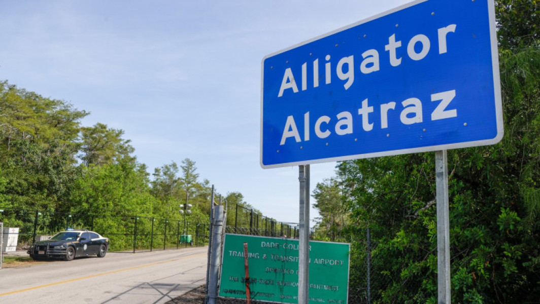 judecată federală din Miami ordonă închiderea centrului de detenție pentru migranți „Alligator Alcatraz” după proteste ecologice și juridice