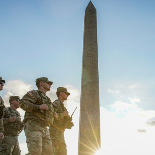 Militari din Garda Națională vor fi echipați cu arme în Washington, anunță oficiali americani