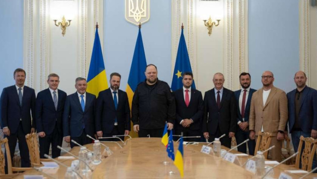 Ruslan Stefanciuk, președintele Radei Supreme, a avut întâlniri cu delegații din mai multe țări europene, conform site-ului ukrinform.net. Potrivit sursei, el a exprimat speranța că parlamentarii români vor avea un rol activ în sprijinirea Ucrainei pe scena internațională.