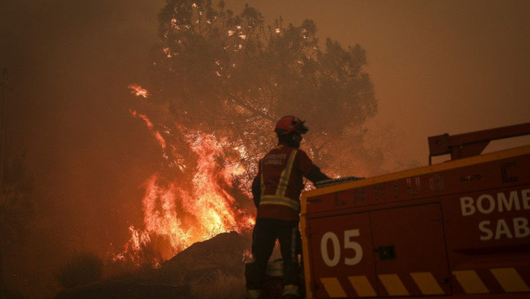 Un pompier din Portugalia a murit după ce a fost grav rănit în timpul intervenției pentru stingerea unui incendiu de pădure
