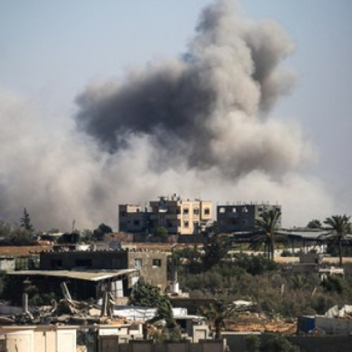 Bombardamente israeliene distrug zone din Gaza în timpul nopții