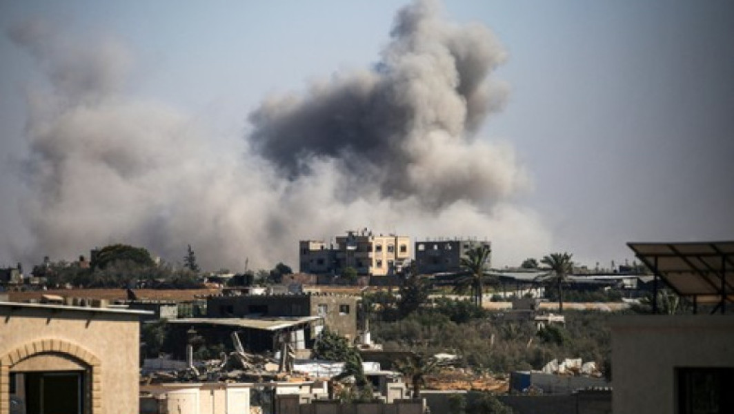 Bombardamente israeliene distrug zone din Gaza în timpul nopții