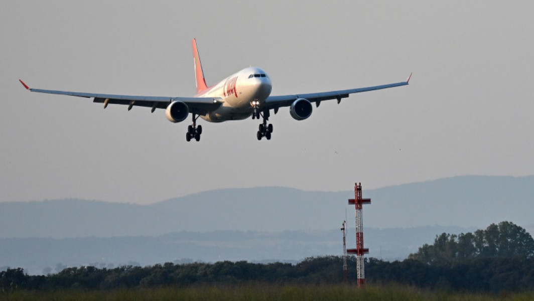 Avion plin cu turiști ruși, forțat să aterizeze de urgență la Tallinn din cauza închiderii aeroportului Pulkovo