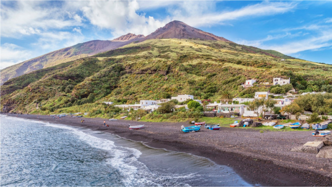 Problema caprelor salbatice devasta insula Stromboli și alte insule din arhipelagul Eolienilor