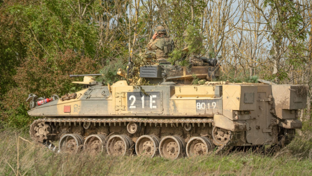 Britanicii transformă vehiculele Warrior în platforme de spargere a minelor