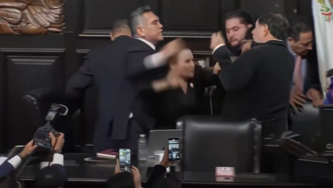 Violente în senatul Mexicului în urma unui incident între liderii opoziției și conducerea camerei