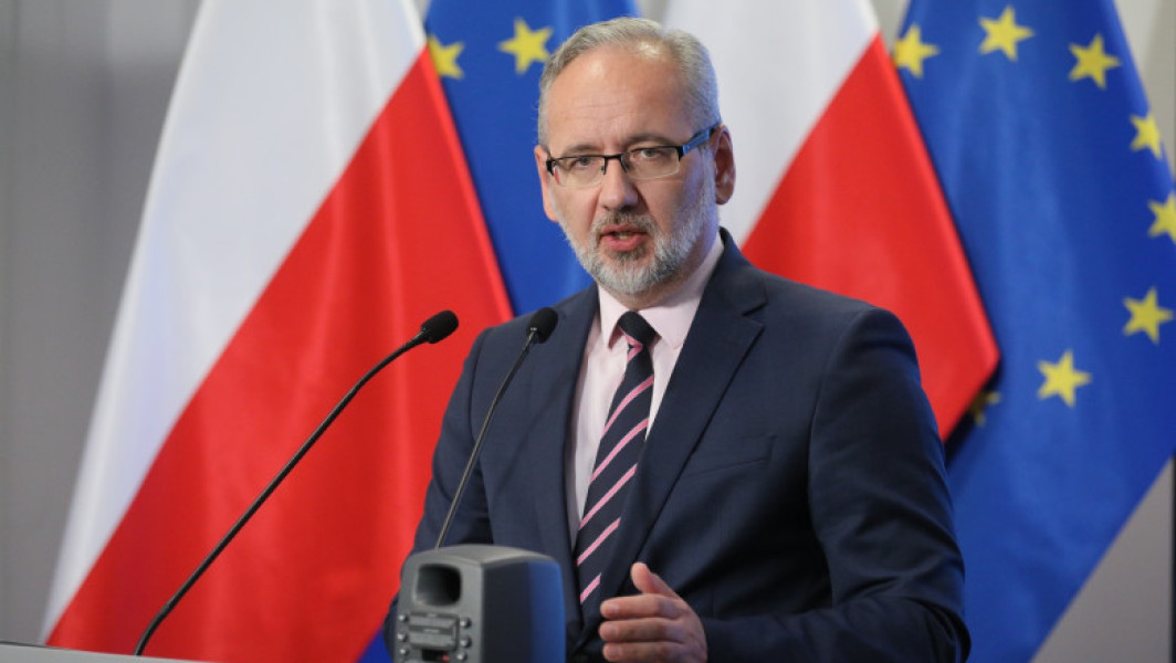 Fostul ministru al sănătății din Polonia, Adam Niedzielski, a fost internat într-un spital după ce a fost victima unei agresiuni în orașul Siedlce. Incidentul, care are legătură cu rolul său în politicile naționale din timpul pandemiei de COVID-19, s-a petrecut miercuri seara, conform unor surse citate de digi24.ro.