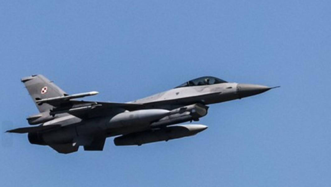 avion F-16 al armatei poloneze s-a prăbușit în timpul pregătirilor pentru spectacolul aerian