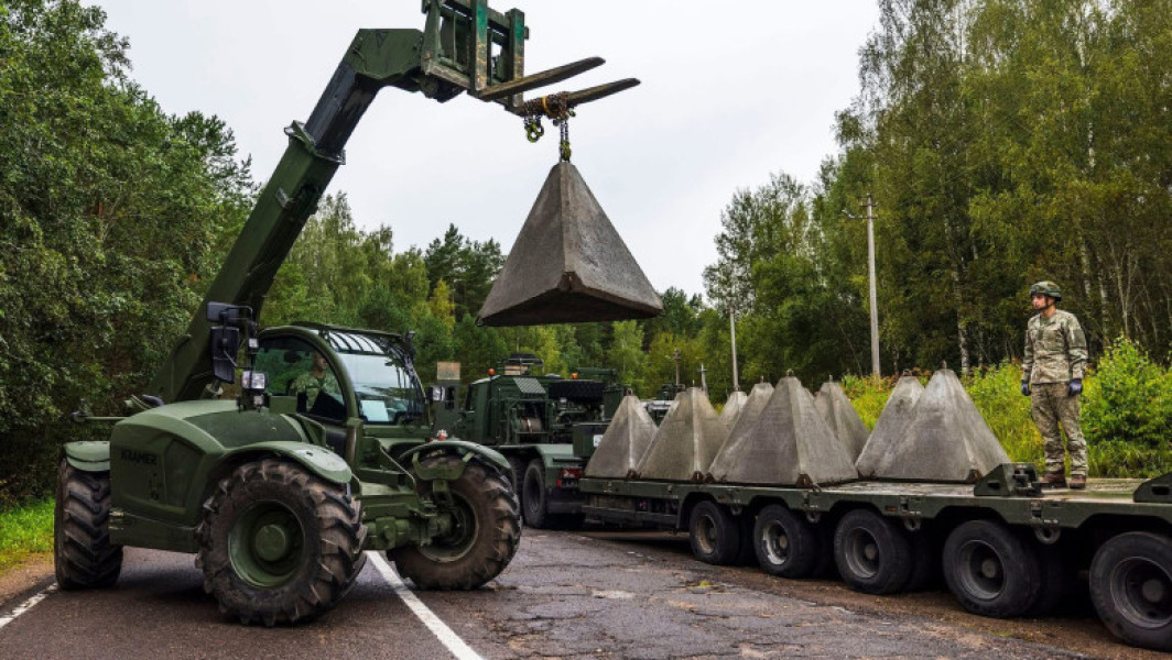 Armata lituaniană montează obstacole antitanc la frontierele cu Belarus și Kaliningrad
