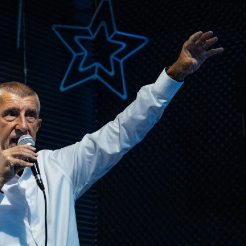 Liderul opoziției cehe Andrej Babiš, lovit în cap la miting în Dobrá