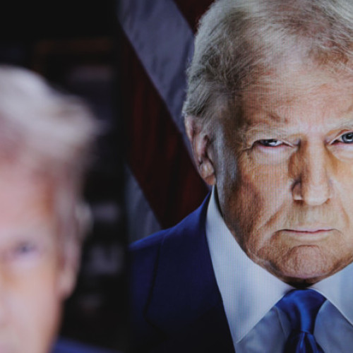Trump comparat cu Ceaușescu într-un editorial din Financial Times, potrivit unui ziarist britanic