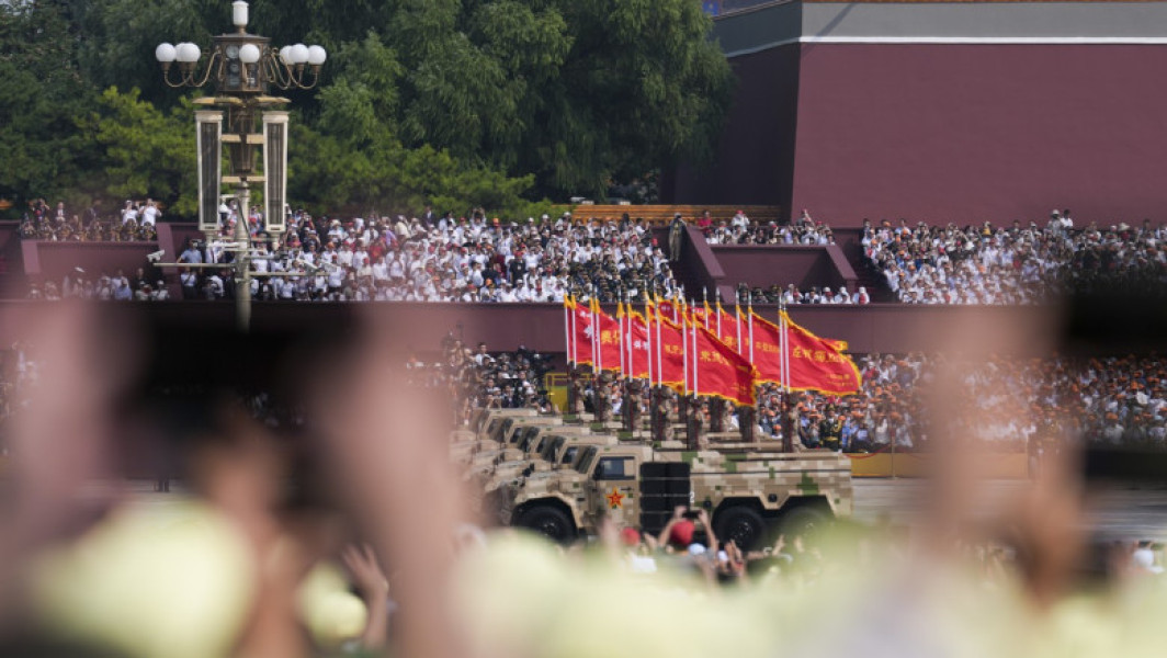 Xi Jinping afirmă că renaşterea Chinei este de neoprit la o paradă militară uriașă
