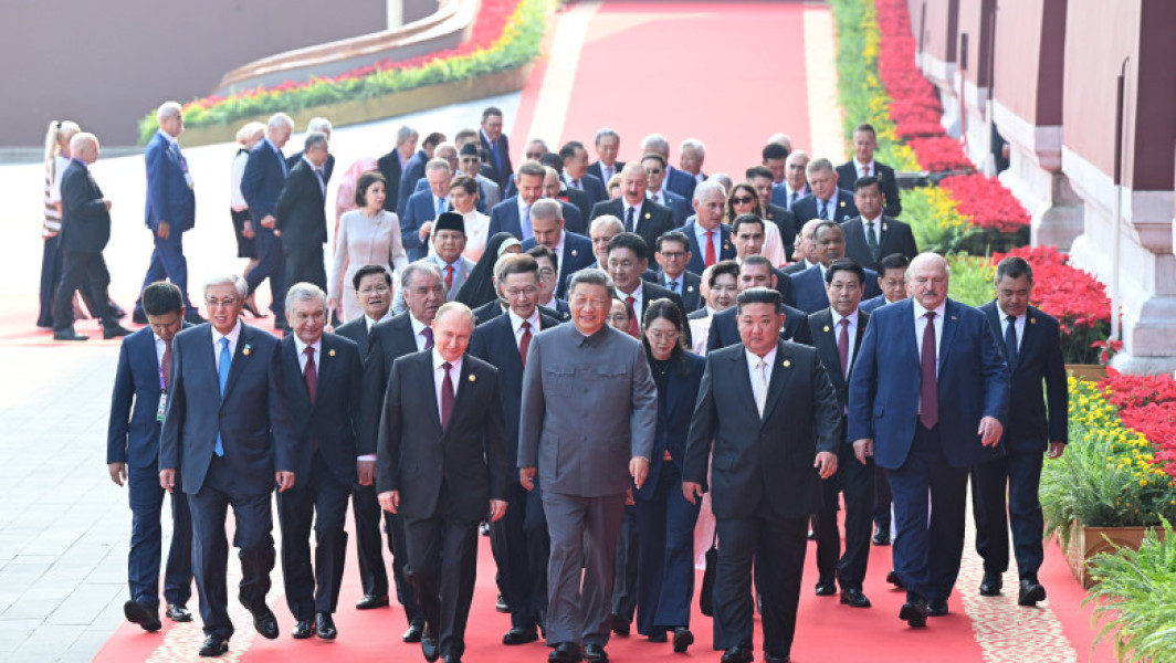 Xi Jinping, Putin și Kim Jong-un asistă la o paradă militară masivă la Beijing