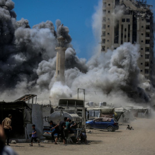 Israelul lovește un bloc-turn de 14 etaje la vest de Gaza, în contextul conflictului