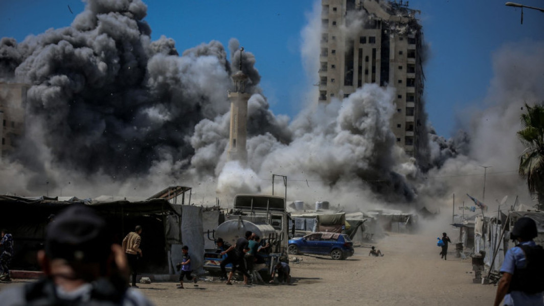 Israelul lovește un bloc-turn de 14 etaje la vest de Gaza, în contextul conflictului
