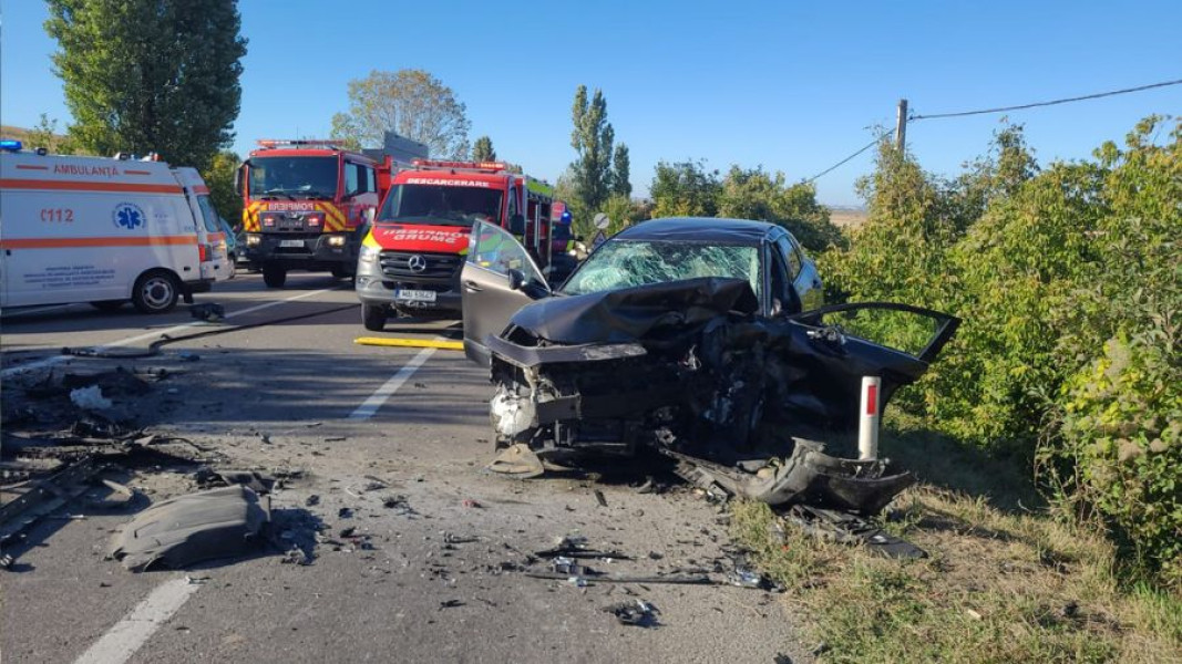 Trei victime, două încarcerate, într-un accident grav pe DN2, în zona Cleja