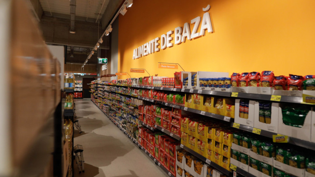 Guvernul prelungește plafonarea adaosului comercial la alimentele de bază până în martie 2026