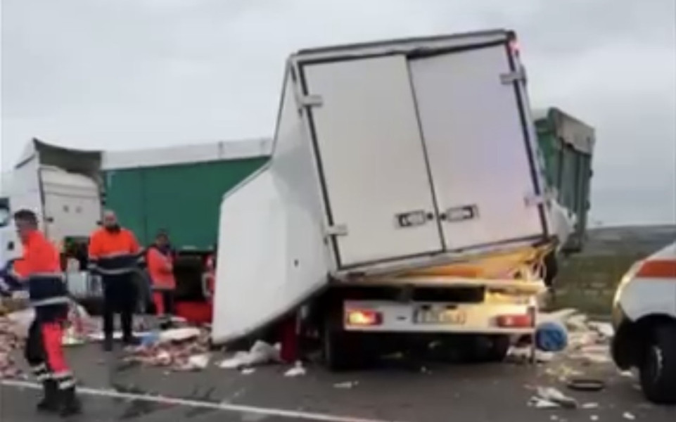 Accident rutier pe DN 2 Roman-Bacău soldat cu rănirea unui șofer