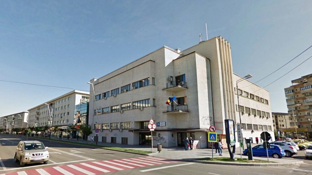 Angajaţi ai Casei Judeţene de Asigurări de Sănătate Bacău, suspectaţi de fraudă de peste un milion de lei