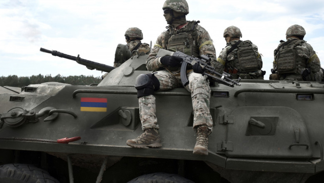 Armenia semnează un contract cu Franța pentru a cumpăra arme și pregătirea militarilor în încercarea de a-și crește securitatea și de a deveni mai independentă de Rusia.