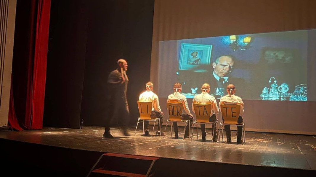 Deținuții din Bacău au jucat prima piesă de teatru "Libertate" în penitenciar
