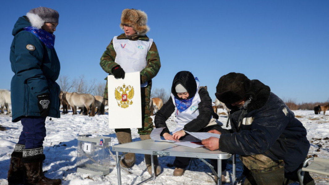 Putin organizează 'vot anticipat' cu elicoptere în zone izolate, când vrea să fie 'reales' cu o mare participare