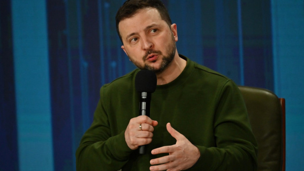Zelenski ironizează lipsa tehnologiei a lui Putin în timpul unei conferințe de presă