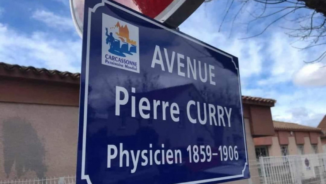 Placutele stradale au fost schimbate dupa gafa de scriere a numelor savantului Pierre Curie pe doua indicatoare din Carcassonne, Aude