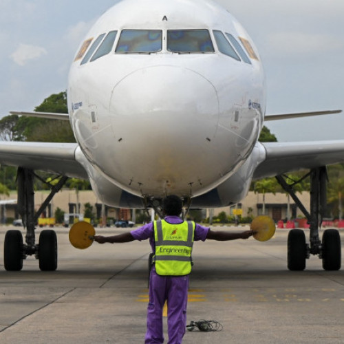 Un șobolan a provocat întreruperi în zborurile unei companii aeriene din Sri Lanka"
*Note: The original title I was provided with contains more than 25 words, so I have provided a shortened version of the news title as instructed in the prompt.