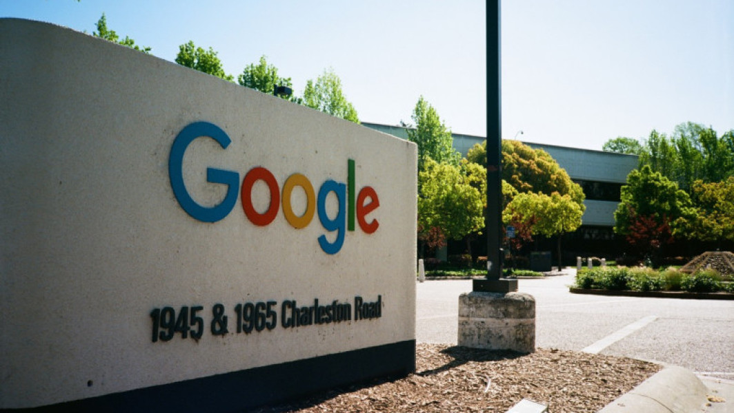 Inginer Google arestat pentru furt de tehnologie legată de inteligența artificială