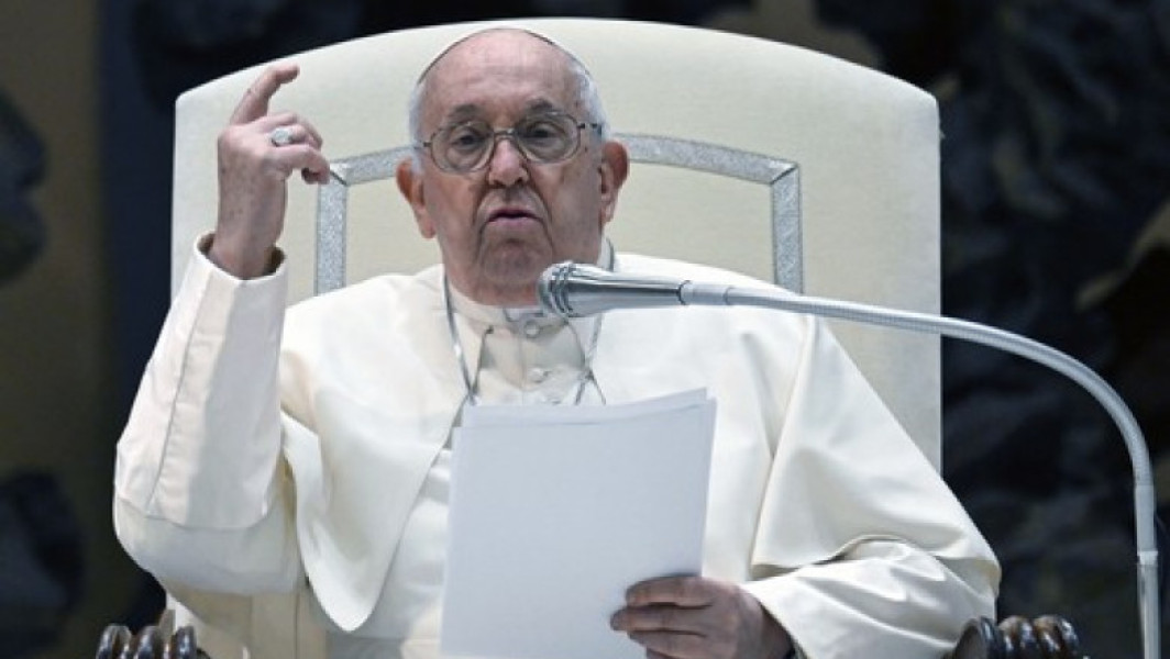 Papa Francisc îndeamnă Ucraina să negocieze sfârșitul războiului cu Rusia