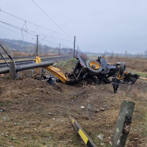 Accident teribil în Căiuți: Un bărbat a murit după ce trenul a lovit un buldoexcavator!