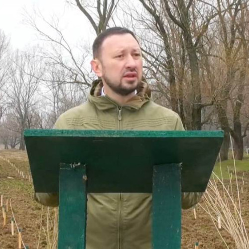 Ministrul Mircea Fechet a plantat 3750 de puieți forestieri în Bacău pentru a marca startul Lunii Plantării Arborilor