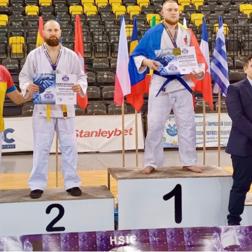 Polițist din Bacău câștigă medalia de argint în cadrul Campionatului European de luptă Hand-to-Hand Fighting