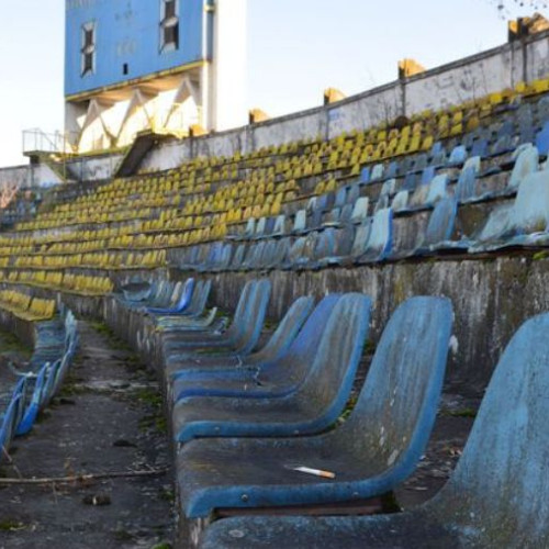 Primarul Viziteu a făcut multe documente pentru stadionul promis, dar Bacăul rămâne cu un teren acoperit de buruieni