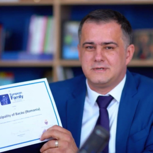 Cristian Ghingheș, candidatul SENS la Primăria Bacău, pune la îndoială titlul de "oraș prietenos cu familia" oferit de primarul Viziteu pentru oraș, argumentând că este doar un slogan fără sens.