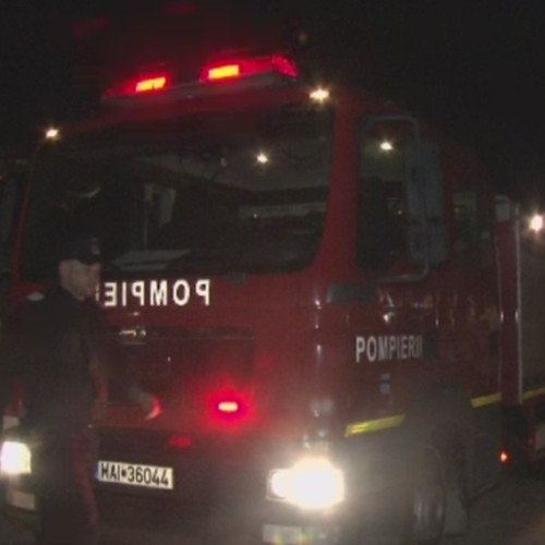 Un incendiu a izbucnit pe strada Chimiei din Bacău! Două autobuze au fost distruse de flăcări în timpul nopții trecute