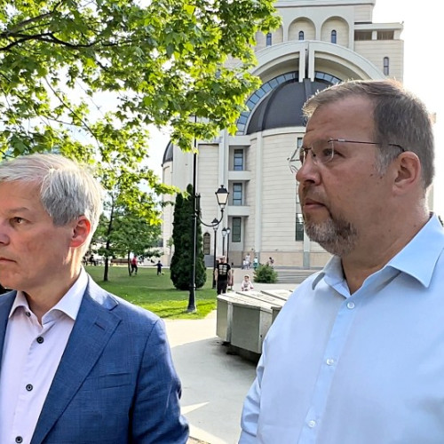 Dacian Cioloș prezintă prioritățile pentru tineri în Bacău în campania pentru Parlamentul European.