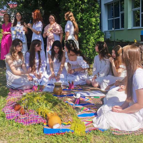 Activitate remarcabilă dedicată Sânzienelor la Colegiul &quot;N.V. Karpen&quot; din Bacău